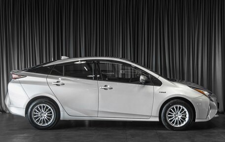 Toyota Prius IV XW50, 2016 год, 1 699 000 рублей, 5 фотография