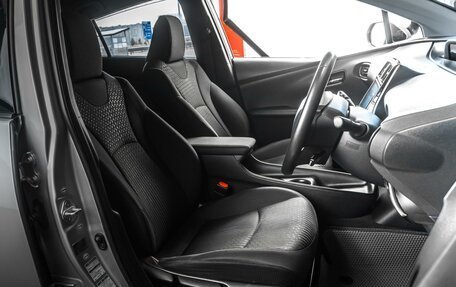 Toyota Prius IV XW50, 2016 год, 1 699 000 рублей, 10 фотография