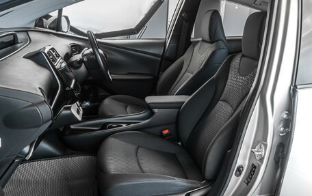 Toyota Prius IV XW50, 2016 год, 1 699 000 рублей, 8 фотография