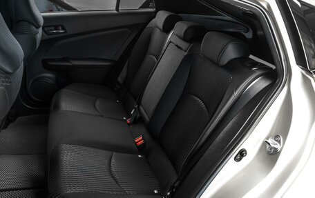 Toyota Prius IV XW50, 2016 год, 1 699 000 рублей, 7 фотография