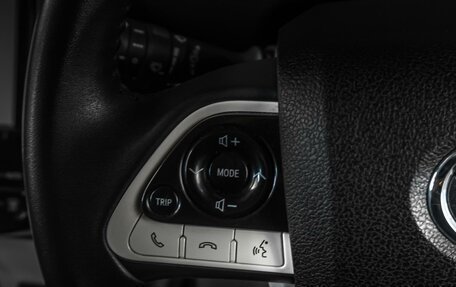 Toyota Prius IV XW50, 2016 год, 1 699 000 рублей, 12 фотография