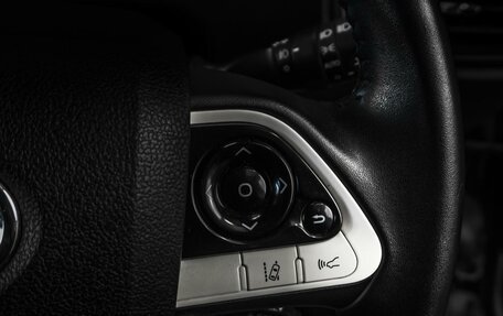 Toyota Prius IV XW50, 2016 год, 1 699 000 рублей, 13 фотография