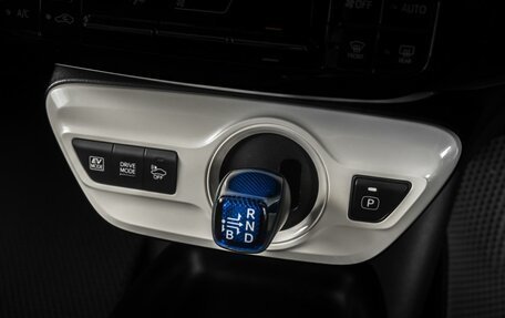 Toyota Prius IV XW50, 2016 год, 1 699 000 рублей, 17 фотография