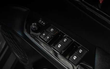 Toyota Prius IV XW50, 2016 год, 1 699 000 рублей, 19 фотография