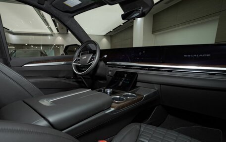 Cadillac Escalade V, 2025 год, 19 390 000 рублей, 13 фотография