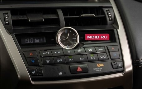 Lexus NX I, 2017 год, 2 999 000 рублей, 17 фотография