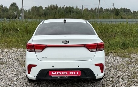 KIA Rio IV, 2018 год, 995 000 рублей, 4 фотография