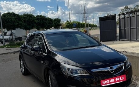 Opel Astra J, 2011 год, 679 000 рублей, 1 фотография