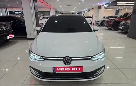 Volkswagen Golf VIII, 2023 год, 2 575 000 рублей, 2 фотография