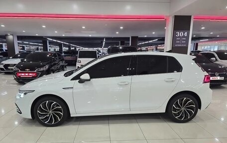 Volkswagen Golf VIII, 2023 год, 2 575 000 рублей, 3 фотография
