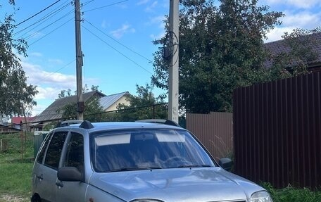 Chevrolet Niva I рестайлинг, 2004 год, 260 000 рублей, 2 фотография