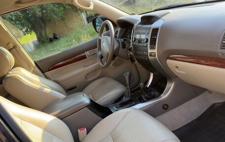 Toyota Land Cruiser Prado 120 рестайлинг, 2004 год, 1 550 000 рублей, 14 фотография