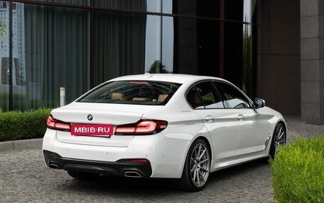 BMW 5 серия, 2021 год, 5 250 000 рублей, 2 фотография