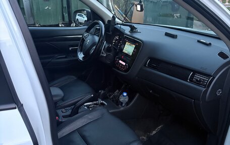 Mitsubishi Outlander III рестайлинг 3, 2015 год, 1 500 000 рублей, 5 фотография