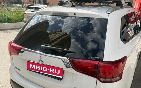Mitsubishi Outlander III рестайлинг 3, 2015 год, 1 500 000 рублей, 2 фотография