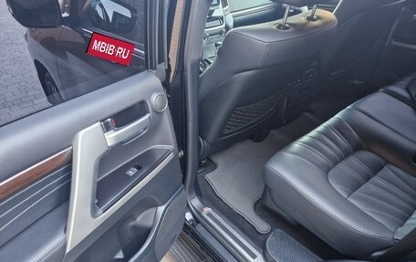 Toyota Land Cruiser 200, 2019 год, 11 000 000 рублей, 12 фотография