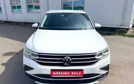 Volkswagen Tiguan II, 2021 год, 2 250 000 рублей, 23 фотография