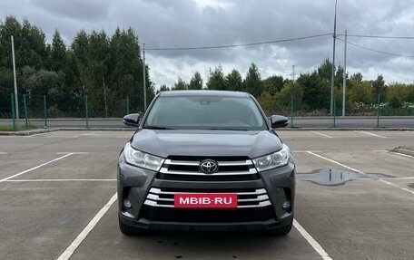 Toyota Highlander III, 2017 год, 3 900 000 рублей, 3 фотография