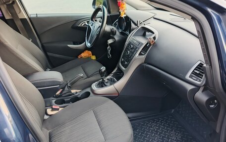 Opel Astra J, 2010 год, 700 000 рублей, 9 фотография