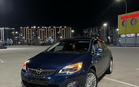 Opel Astra J, 2010 год, 700 000 рублей, 1 фотография