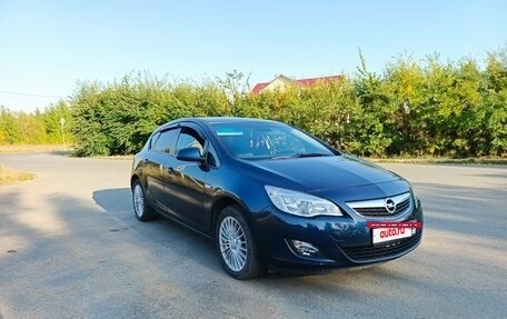 Opel Astra J, 2010 год, 700 000 рублей, 3 фотография