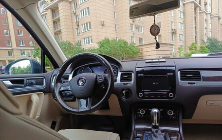 Volkswagen Touareg III, 2012 год, 1 990 000 рублей, 10 фотография