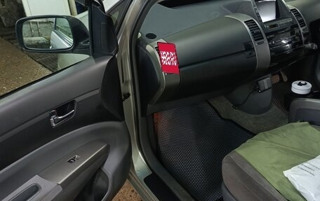 Toyota Prius, 2005 год, 730 000 рублей, 4 фотография