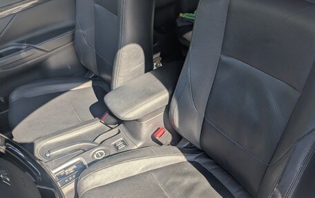 Mitsubishi Outlander III рестайлинг 3, 2015 год, 1 250 000 рублей, 9 фотография