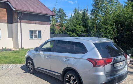 Mitsubishi Outlander III рестайлинг 3, 2015 год, 1 250 000 рублей, 4 фотография