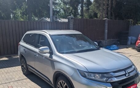 Mitsubishi Outlander III рестайлинг 3, 2015 год, 1 250 000 рублей, 2 фотография