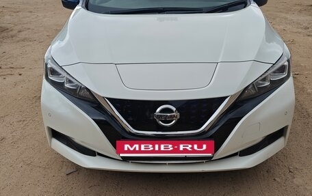 Nissan Leaf II, 2019 год, 1 800 000 рублей, 2 фотография