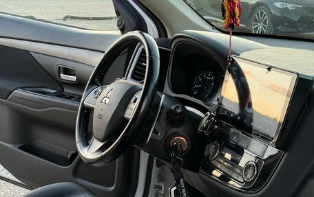 Mitsubishi Outlander III рестайлинг 3, 2014 год, 1 500 000 рублей, 6 фотография