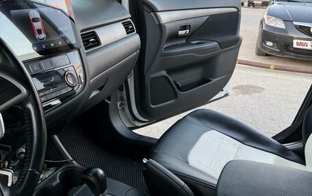 Mitsubishi Outlander III рестайлинг 3, 2014 год, 1 500 000 рублей, 3 фотография