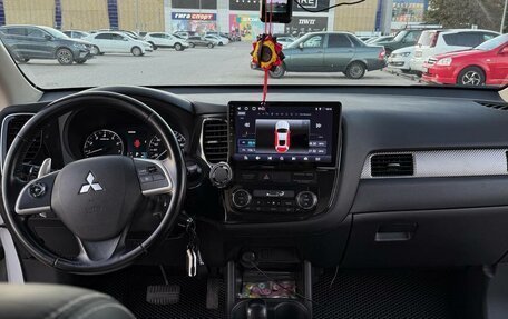 Mitsubishi Outlander III рестайлинг 3, 2014 год, 1 500 000 рублей, 7 фотография
