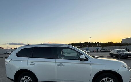 Mitsubishi Outlander III рестайлинг 3, 2014 год, 1 500 000 рублей, 4 фотография