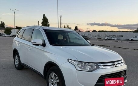 Mitsubishi Outlander III рестайлинг 3, 2014 год, 1 500 000 рублей, 8 фотография