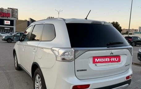 Mitsubishi Outlander III рестайлинг 3, 2014 год, 1 500 000 рублей, 5 фотография