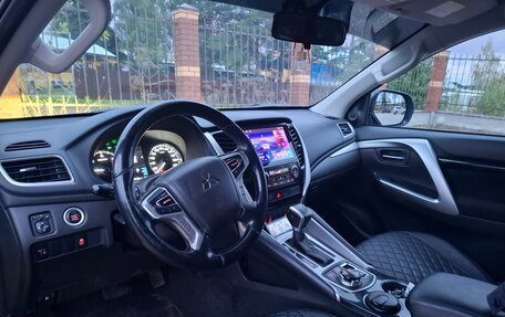Mitsubishi Pajero Sport III рестайлинг, 2020 год, 3 300 000 рублей, 11 фотография