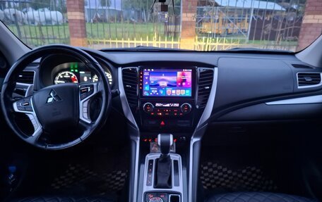 Mitsubishi Pajero Sport III рестайлинг, 2020 год, 3 300 000 рублей, 12 фотография