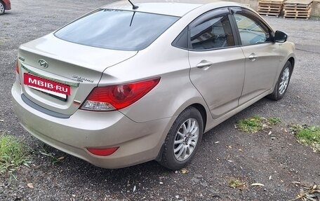 Hyundai Solaris II рестайлинг, 2011 год, 600 000 рублей, 5 фотография