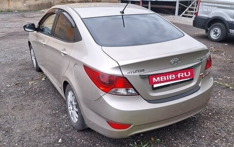 Hyundai Solaris II рестайлинг, 2011 год, 600 000 рублей, 4 фотография
