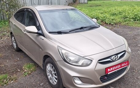 Hyundai Solaris II рестайлинг, 2011 год, 600 000 рублей, 2 фотография
