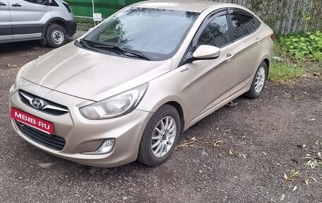 Hyundai Solaris II рестайлинг, 2011 год, 600 000 рублей, 3 фотография