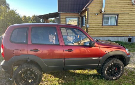 Chevrolet Niva I рестайлинг, 2012 год, 550 000 рублей, 3 фотография