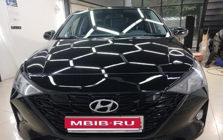 Hyundai Solaris II рестайлинг, 2021 год, 1 450 000 рублей, 2 фотография