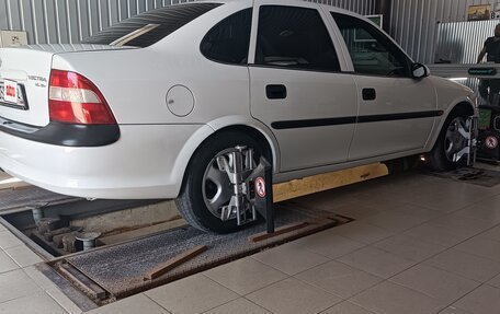 Opel Vectra B рестайлинг, 1998 год, 290 000 рублей, 3 фотография