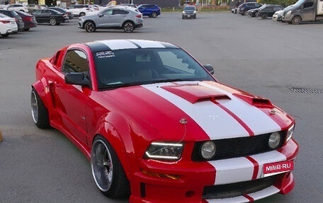 Ford Mustang VI рестайлинг, 2006 год, 1 800 000 рублей, 1 фотография
