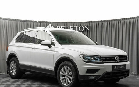 Volkswagen Tiguan II, 2018 год, 2 420 000 рублей, 2 фотография