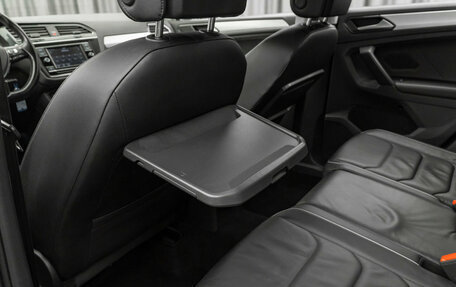 Volkswagen Tiguan II, 2018 год, 2 420 000 рублей, 13 фотография