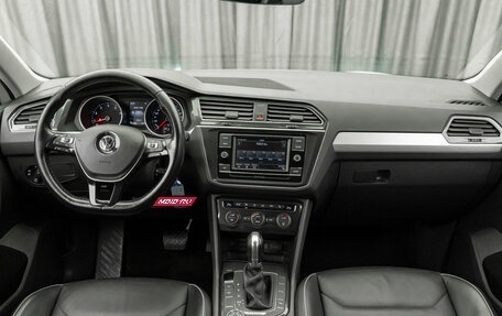 Volkswagen Tiguan II, 2018 год, 2 420 000 рублей, 8 фотография